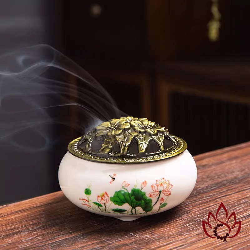 Lư Sứ Xông Trầm Hương